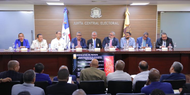 La JCE presenta avances del Proyecto de Renovación de la Cédula de Identidad y Electoral a las organizaciones políticas
