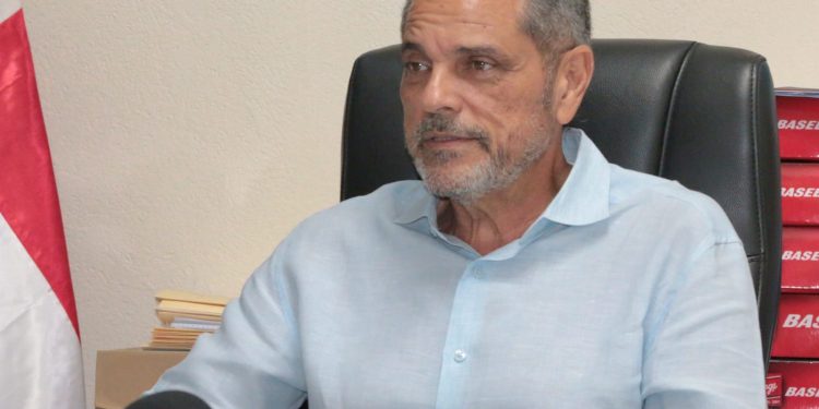 Junior Noboa destaca las condiciones del remodelado Estadio Tetelo Vargas en San Pedro de Macorís