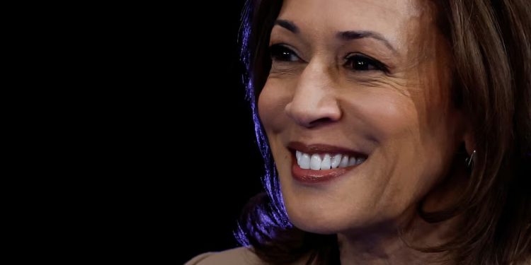 Encuesta revela que Kamala Harris pierde apoyo entre los latinos en California