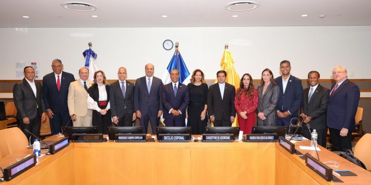 PUCMM y Fundación Madre y Maestra lanzan ONG en la ONU y realizan panel sobre sinergias académicas