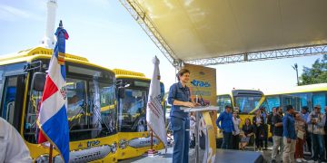 Raquel Peña activa primeras 41 rutas del Transporte Estudiantil en Santiago