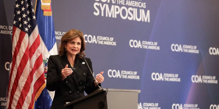Raquel Peña en Simposio del COA: “República Dominicana ha recorrido un camino extraordinario de transformación”