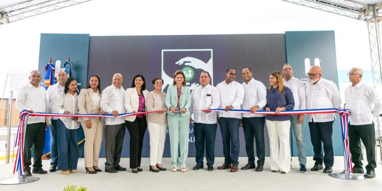 Vicepresidenta Raquel Peña entrega primera etapa de remodelación del Hospital de Salcedo