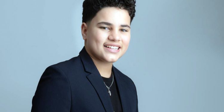 Robert Guzmán «La Voz» presenta su nueva balada juvenil «Acércate a mí»
