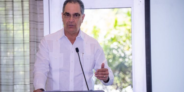 Santiago Hazim llama a apoyar la Modernización Fiscal para fortalecer la salud y el desarrollo del país