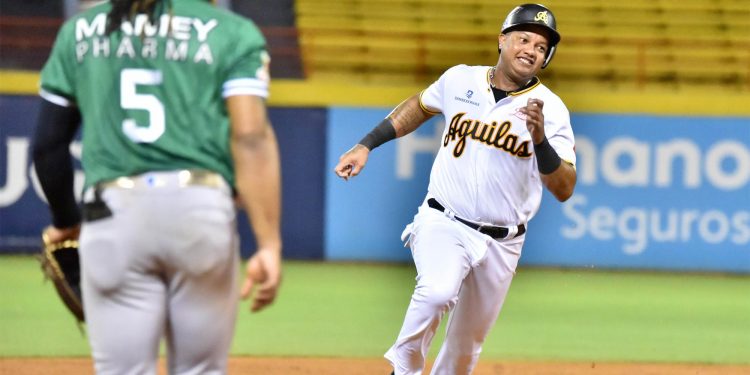 Águilas Cibaeñas vencen 4-3 a las Estrellas Orientales con carrera forzada en el noveno inning