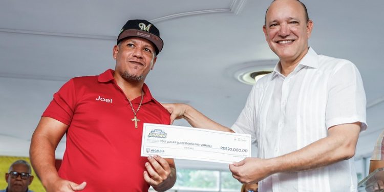 Éxito rotundo en el «Gran Torneo de Dominó Alcaldía de Santiago» con 100 mil pesos en premios