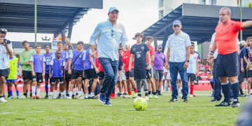 Alcaldía de Santiago organiza 50 partidos de fútbol simultáneos para promover la Copa Mundial Femenina Sub-17