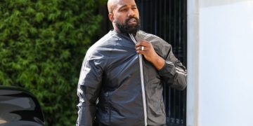 Kanye West ha sido acusado de agredir sexualmente a su exasistente durante un evento organizado por Diddy