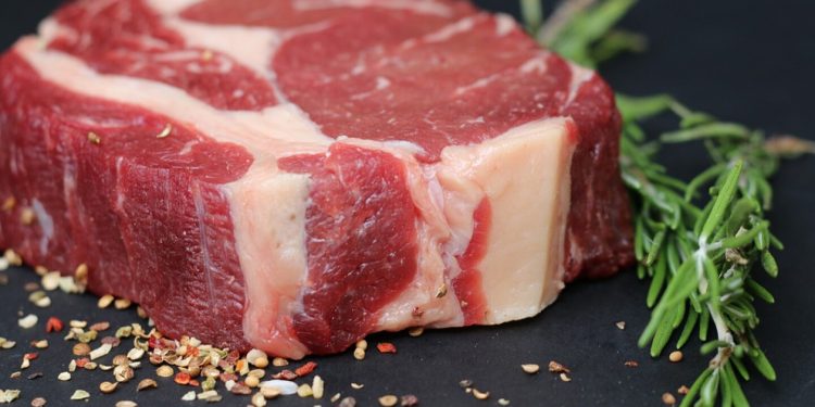 Las consecuencias del consumo excesivo de carne roja en el colon: advertencias de los oncólogos