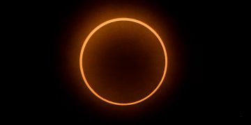 Todo lo que necesitas saber sobre el eclipse solar anular de esta tarde