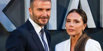 Victoria Beckham se siente incómoda con el estilo de vestir de su esposo David: «Lo encuentra un poco vergonzoso»