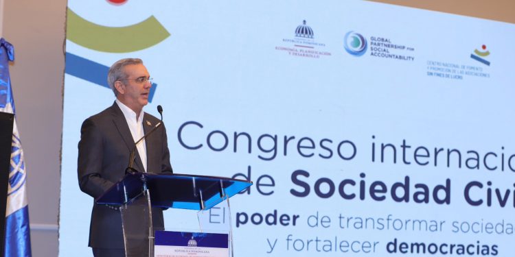 Abinader destaca el rol del ciudadano y la sociedad civil como pilares de la democracia en Congreso Internacional
