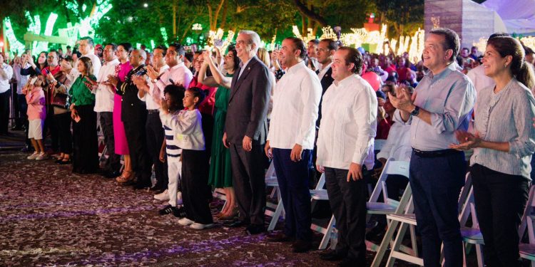 Presidente Abinader inaugura Villa Navidad 2024, un espacio que captura la magia de la temporada