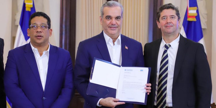 Presidente Abinader reafirma compromiso con la transparencia