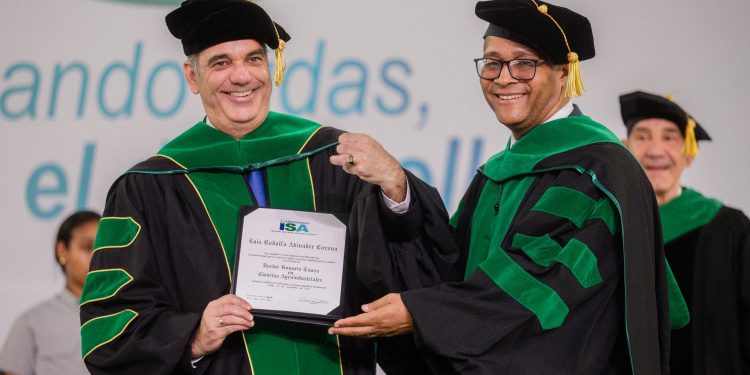 Presidente Abinader recibe título Honoris Causa de la Universidad ISA por su liderazgo y compromiso con la educación y el desarrollo productivo