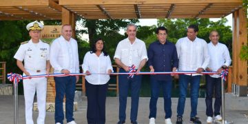 Presidente Abinader y ministro de turismo inauguran renovada Laguna Gri-Gri en Río San Juan