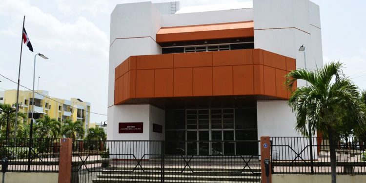 Invitación a la exposición itinerante “80 años: Una Historia. Primer picazo del Monumento a los Héroes de la Restauración”