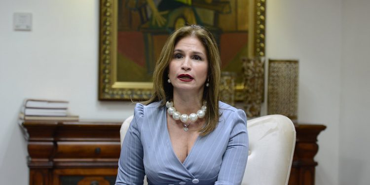 Circe Almánzar critica el derroche en el gasto público y llama a mayor institucionalidad