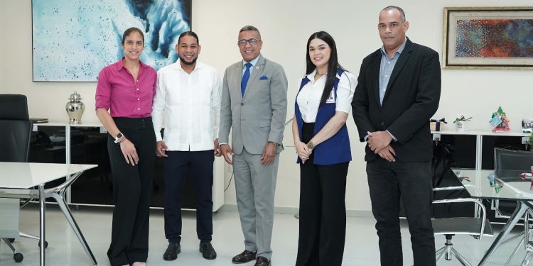 Comisión del CDP Santiago visita el CAID para explorar colaboración interinstitucional