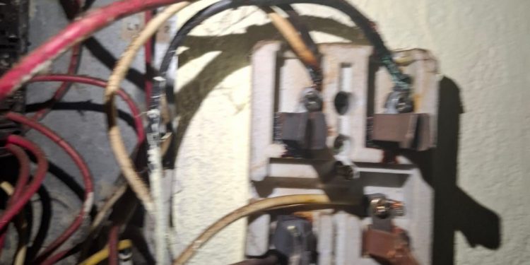 EDENORTE resuelve caso de facturación irregular tras detectar instalación defectuosa en vivienda de Bonao