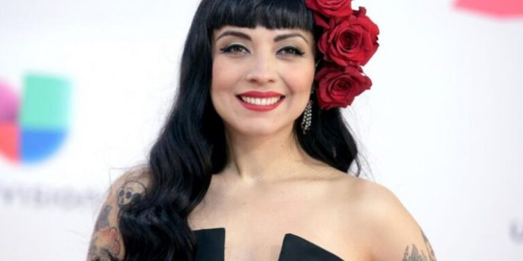 Mon Laferte se presentará en un concierto donde cantará completamente desnuda, y los asistentes deberán participar siguiendo la misma dinámica: sin ropa