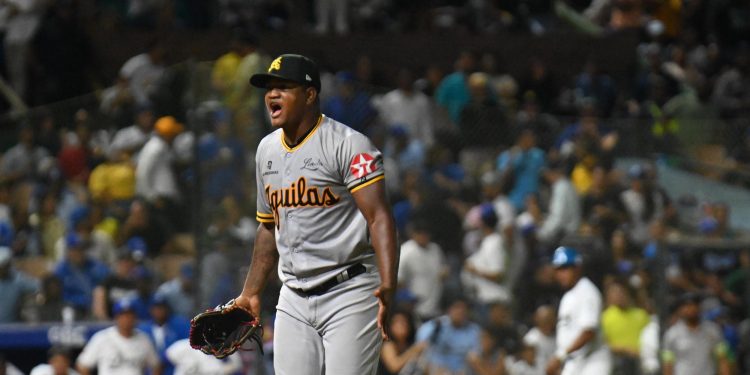 Águilas Cibaeñas vencen 4-1 a los Tigres del Licey con destacada actuación de Enny Romero y poder ofensivo