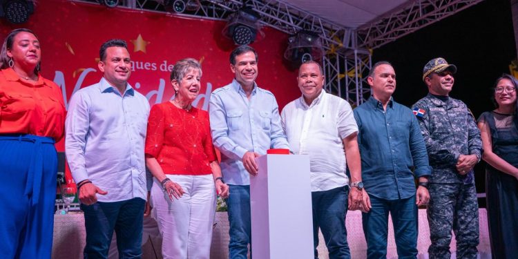 Roberto Ángel inicia programa «Parques de Navidad» en Puerto Plata
