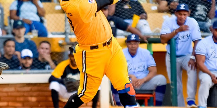 Águilas Cibaeñas vuelven a vencer a los Tigres del Licey y se llevan la miniserie del fin de semana