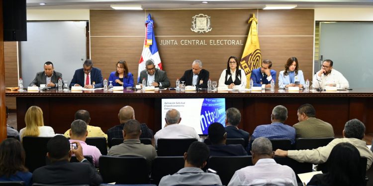 La JCE avanza en la modernización del proceso de renovación de la Cédula de Identidad y Electoral
