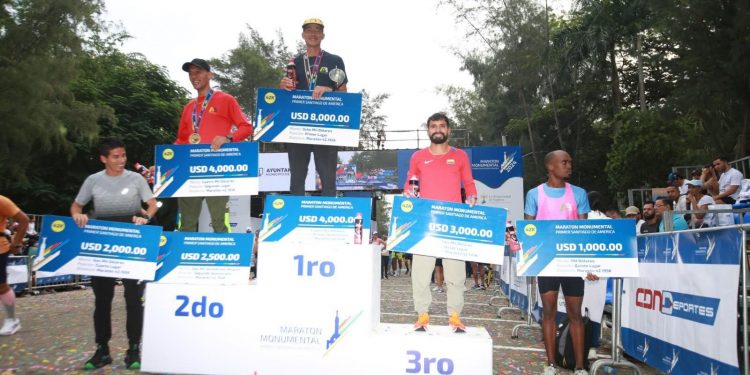 Álvaro Abreu y Soranyi Rodríguez brillan en el Maratón Monumental Primer Santiago de América 2024