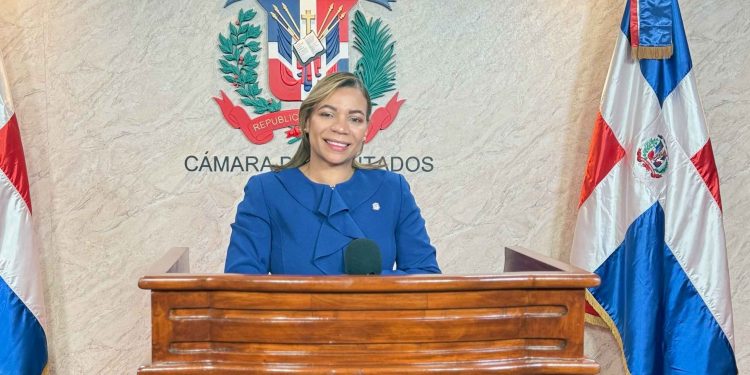 Diputada Mirna López propone ley para mejorar productividad médica en hospitales públicos de la República Dominicana