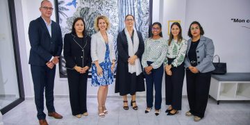 Nueva embajadora de Francia inaugura exposición «Novembre Numérique» en la Alianza Francesa de Santiago