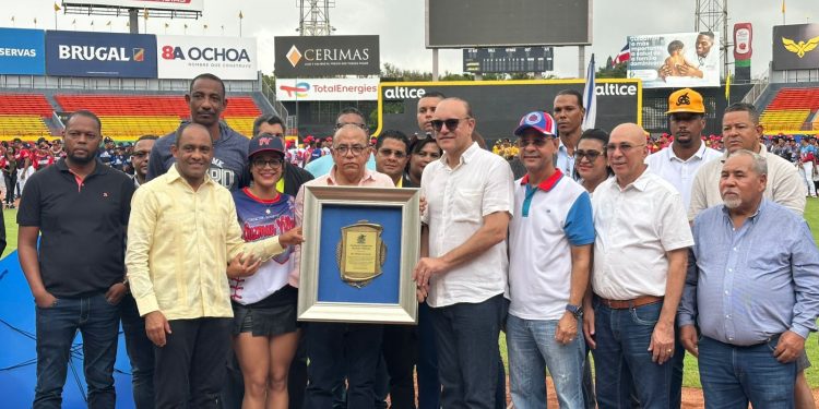 Inaugurado el Torneo de Béisbol Juvenil de la Fundación Villalona 2024 en Santiago