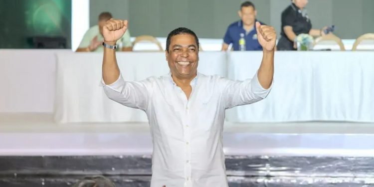Víctor D´Aza es reelegido por unanimidad como secretario general de la Liga Municipal Dominicana