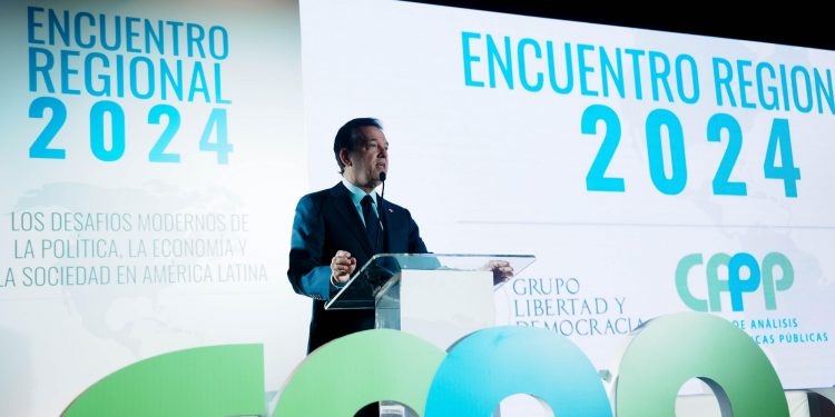 Víctor Bisonó destaca la vitalidad de la democracia y la necesidad de robustecer instituciones en Iberoamérica