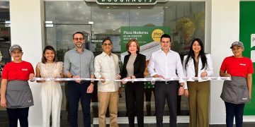 Krispy Kreme abre tienda en Plaza Moderna, Santo Domingo Este