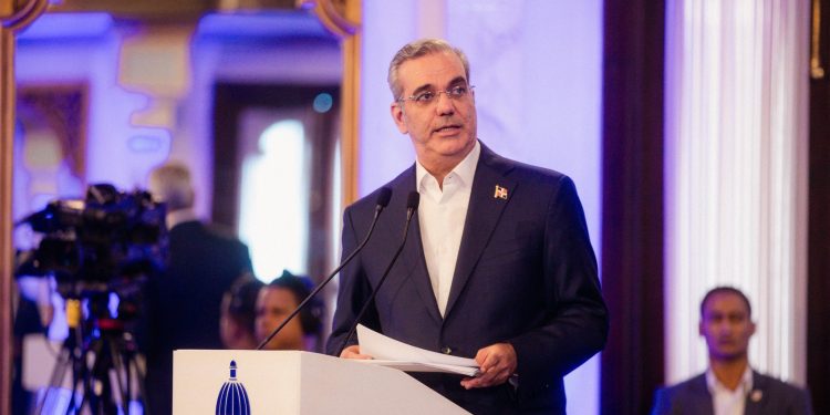 Presidente Abinader inaugura la Navidad 2024 con programas sociales, actividades familiares y el pago de regalía pascual