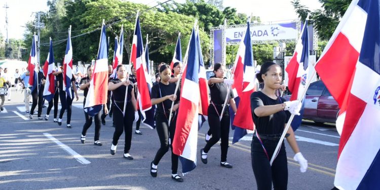 MINERD, UASD y Gobernación de Santiago conmemoran 180 años de la Constitución Dominicana con desfile cívico