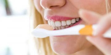 Alcalde de Nueva York pide no «dejar correr el agua» al lavarse los dientes