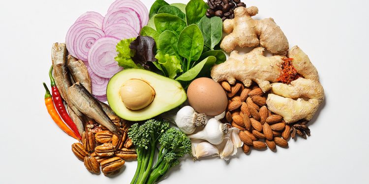 Los alimentos más beneficiosos para tu cerebro (y tres que lo perjudican)