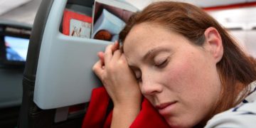 Descubre el secreto para quedarte dormido rápidamente, incluso en un avión