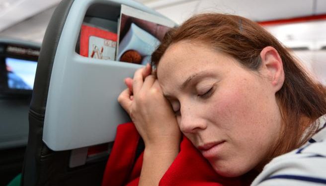Descubre el secreto para quedarte dormido rápidamente, incluso en un avión