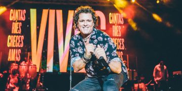Carlos Vives lleva el rock de su tierra natal al escenario de Altos de Chavón