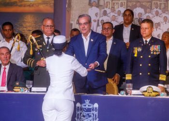 Presidente Abinader encabeza graduación de la septuagésima tercera promoción de damas y caballeros guardiamarinas