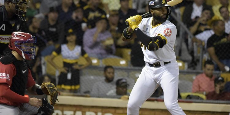 Águilas remontan y derrotan a los Leones en emocionante duelo en el Estadio Cibao