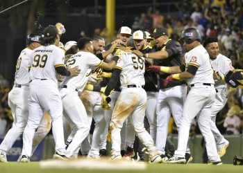 Águilas Cibaeñas dejan tendidos a los Tigres en emocionante victoria en entradas extras