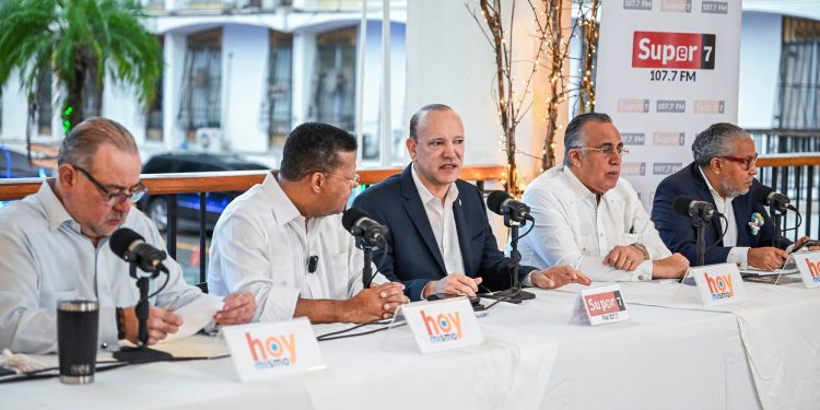 Alcalde de Santiago desmiente irregularidades en licitaciones y destaca avances de su gestión