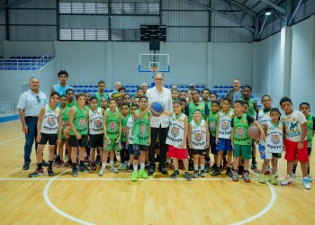 Banco Popular remoza cancha deportiva en Villa Tapia