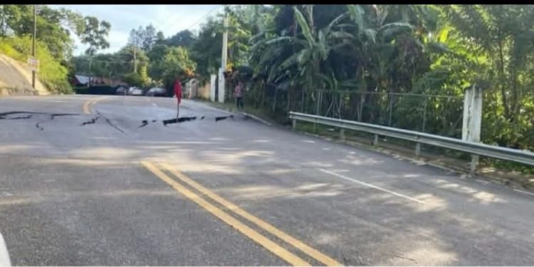 Hundimiento en la Carretera Turística Luperón afecta importante vía de conexión entre Santiago y Puerto Plata